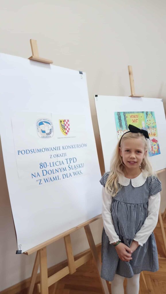 uczennice w konkursie ,,Historia nasza pisana wierszem"