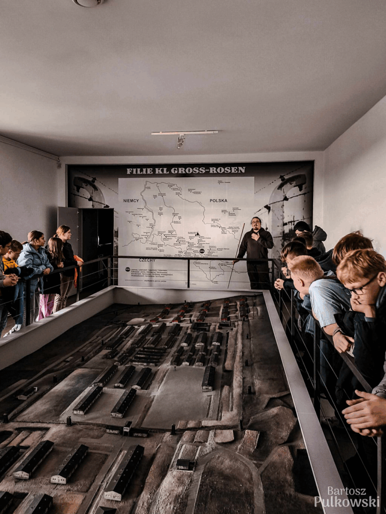 Muzeum
Gross Rosen z Rogoźnicy.