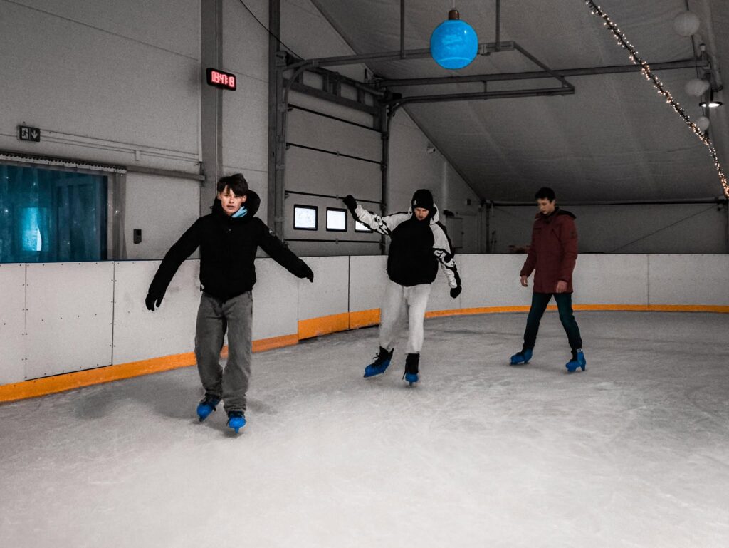 klasa 8 na lodowisku i kręgielni