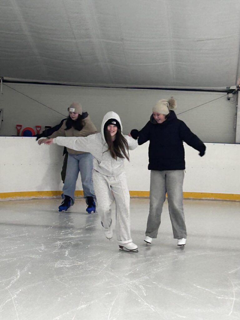 klasa 8 na lodowisku i kręgielni