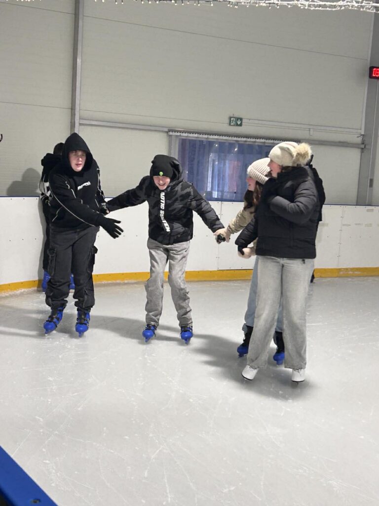 klasa 8 na lodowisku i kręgielni