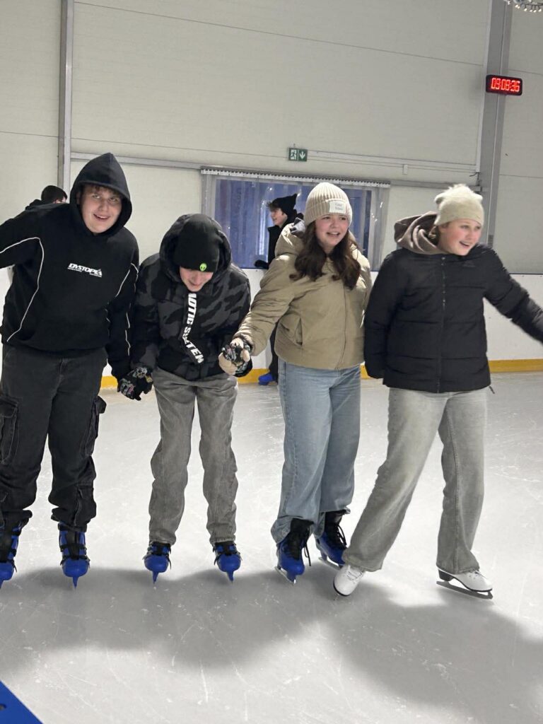 klasa 8 na lodowisku i kręgielni