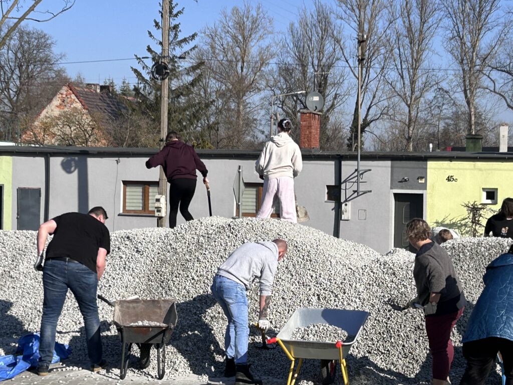 Czyn społecznym przy Centrum Usług Społecznych Roszarnia.