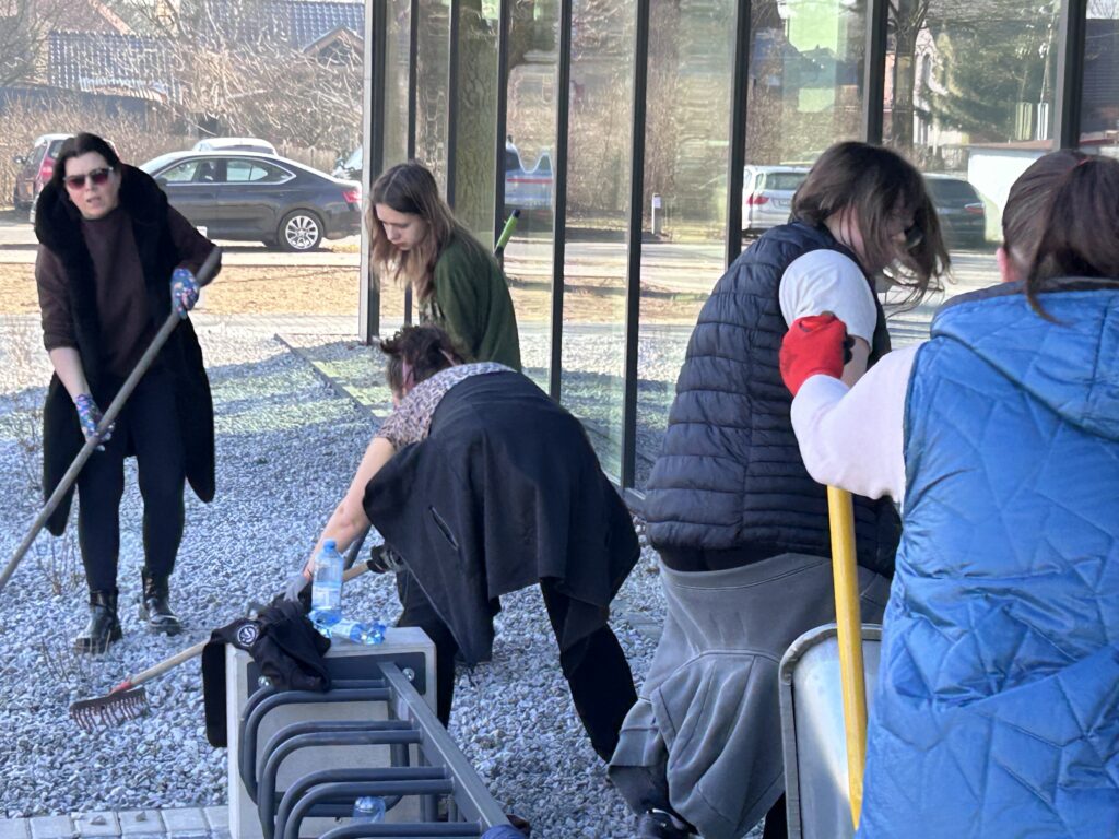 Czyn społecznym przy Centrum Usług Społecznych Roszarnia.