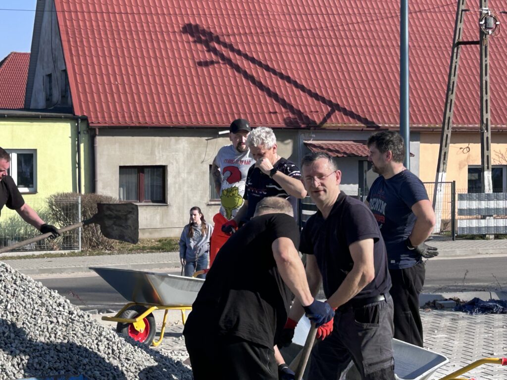 Czyn społecznym przy Centrum Usług Społecznych Roszarnia.