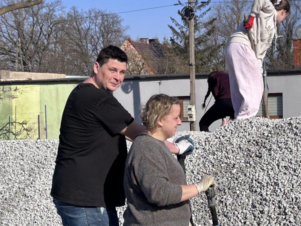 Czyn społecznym przy Centrum Usług Społecznych Roszarnia.