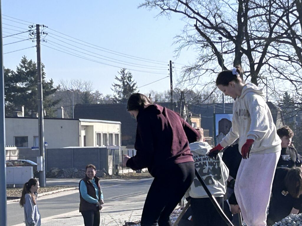 Czyn społecznym przy Centrum Usług Społecznych Roszarnia.