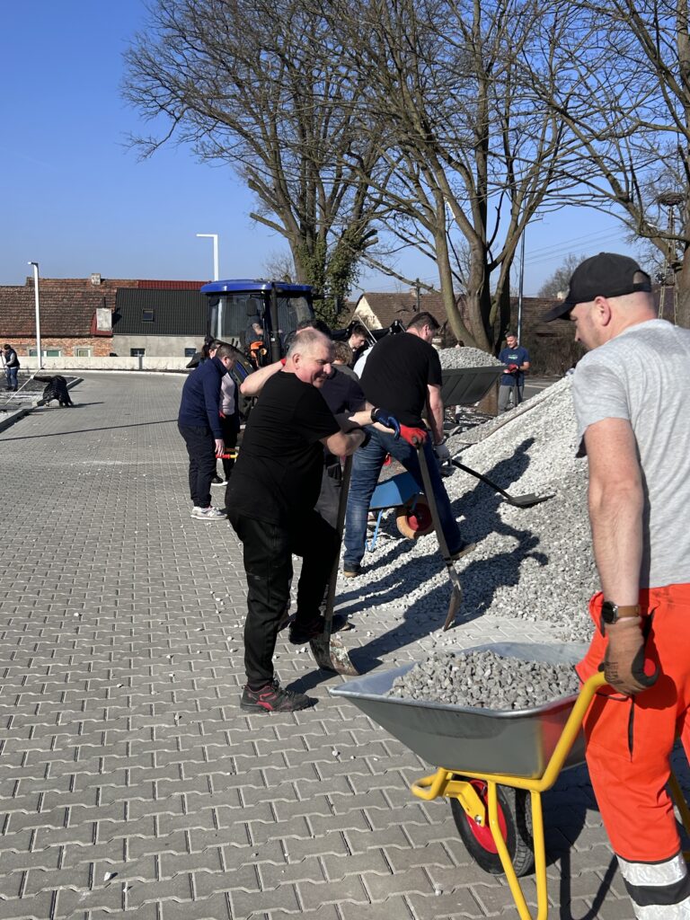 Czyn społecznym przy Centrum Usług Społecznych Roszarnia.