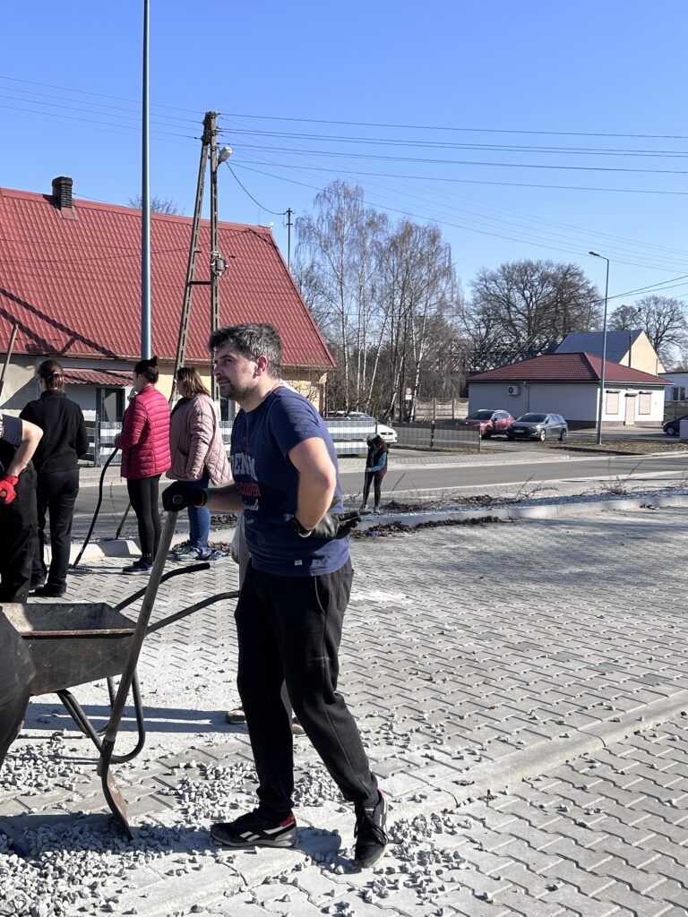 Czyn społecznym przy Centrum Usług Społecznych Roszarnia.