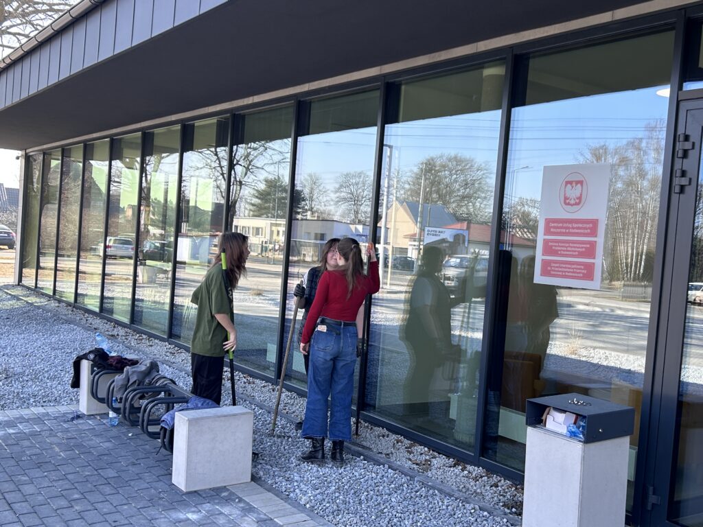 Czyn społecznym przy Centrum Usług Społecznych Roszarnia.