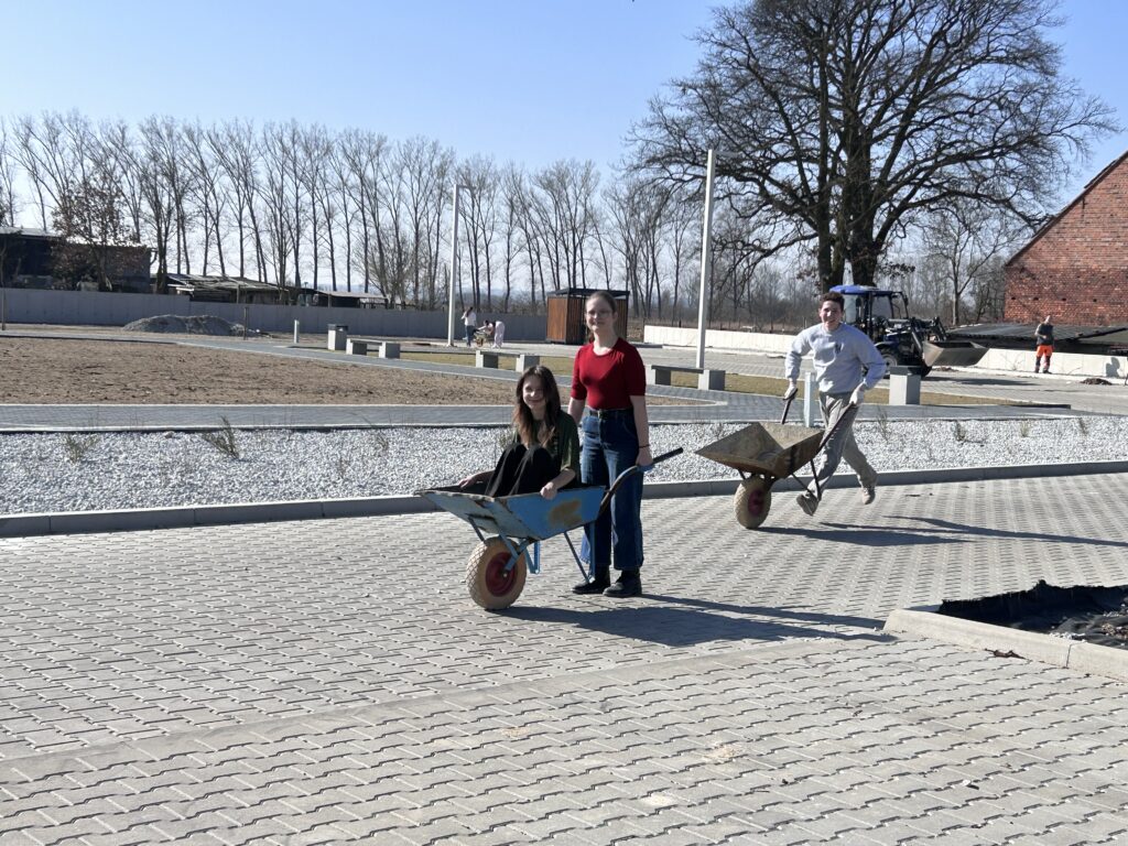 Czyn społecznym przy Centrum Usług Społecznych Roszarnia.