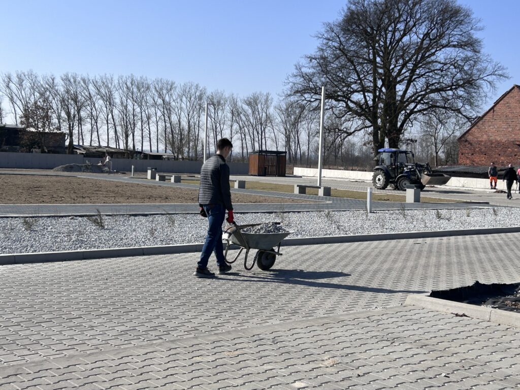 Czyn społecznym przy Centrum Usług Społecznych Roszarnia.