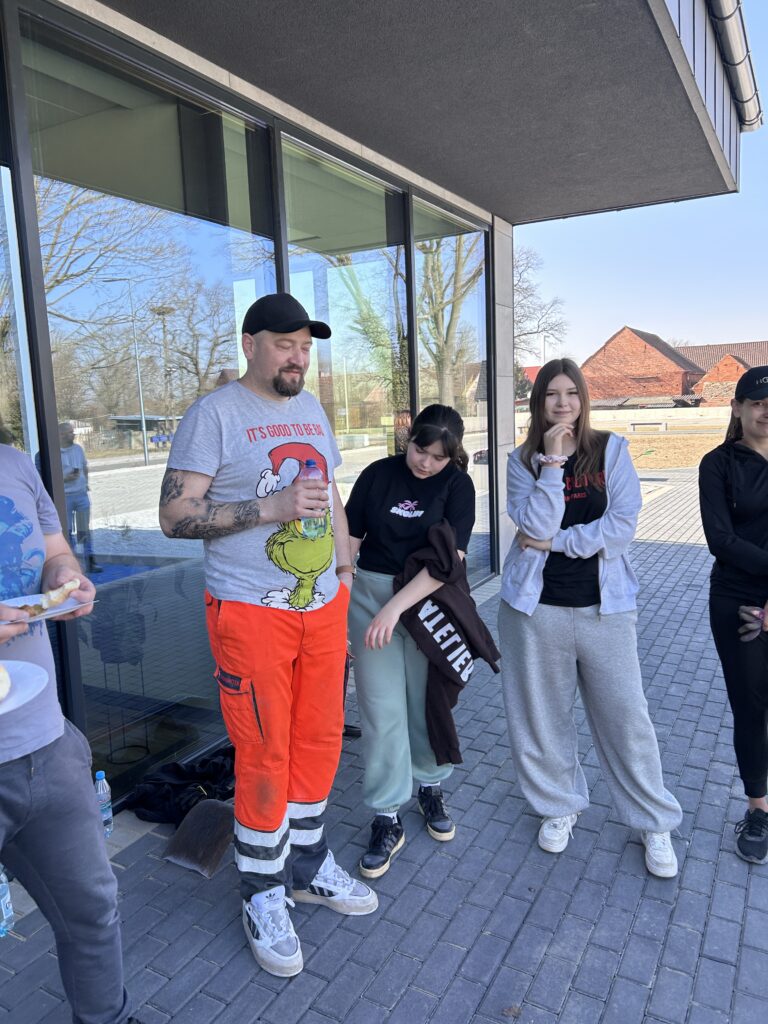 Czyn społecznym przy Centrum Usług Społecznych Roszarnia.