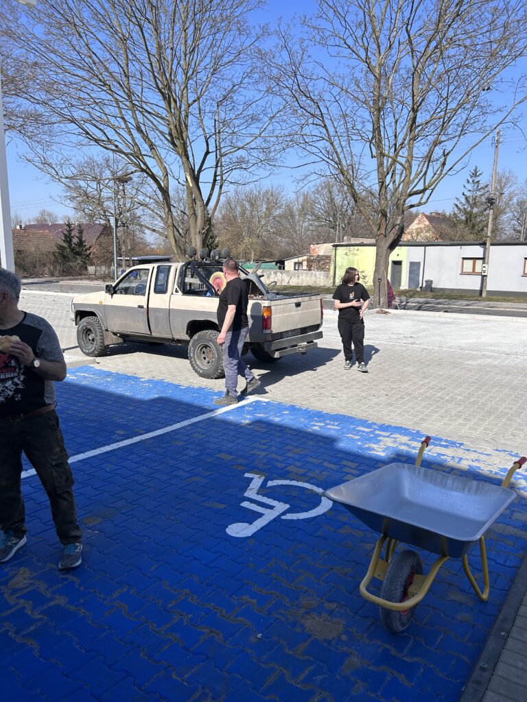 Czyn społecznym przy Centrum Usług Społecznych Roszarnia.