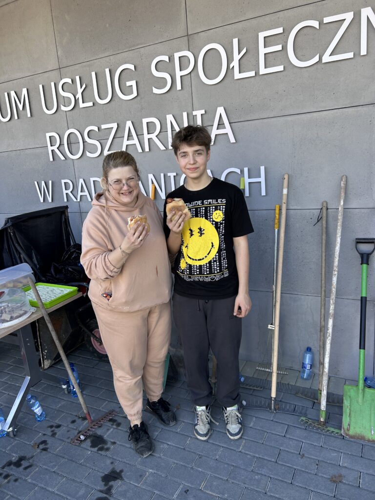 Czyn społecznym przy Centrum Usług Społecznych Roszarnia.