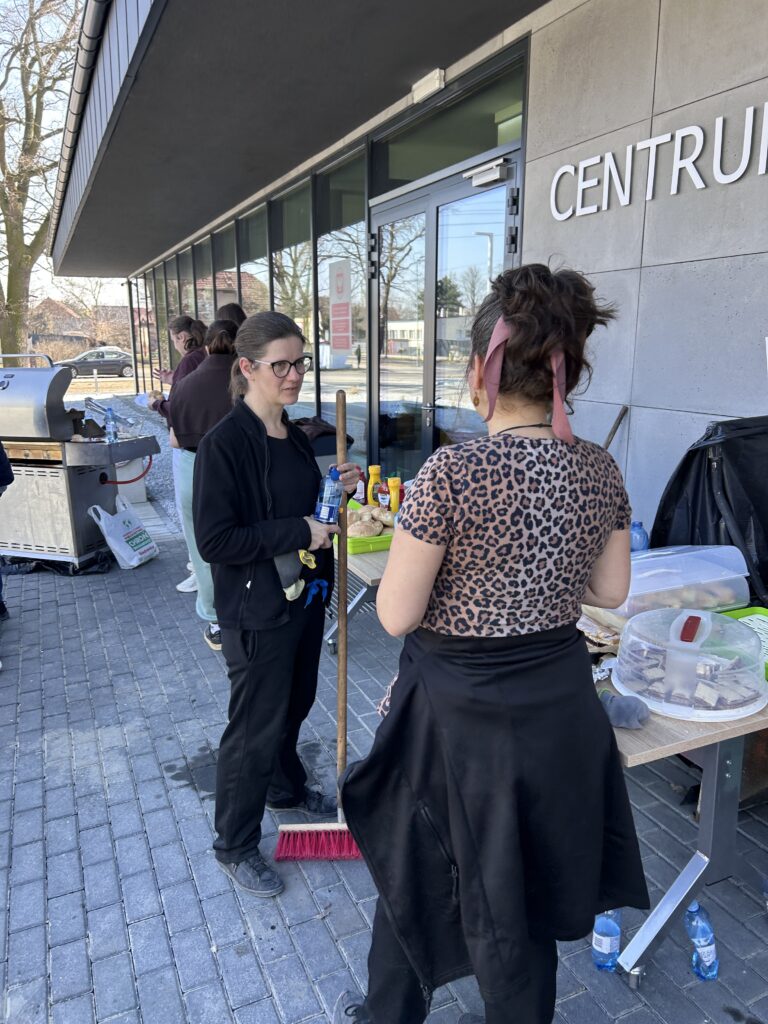 Czyn społecznym przy Centrum Usług Społecznych Roszarnia.