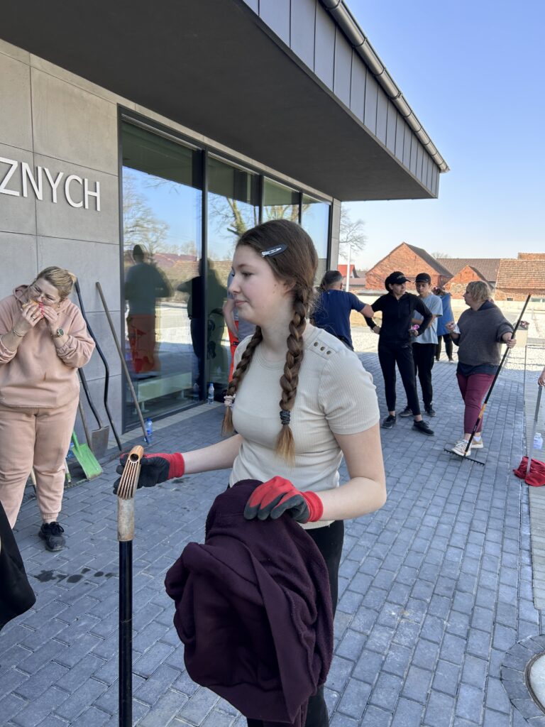 Czyn społecznym przy Centrum Usług Społecznych Roszarnia.