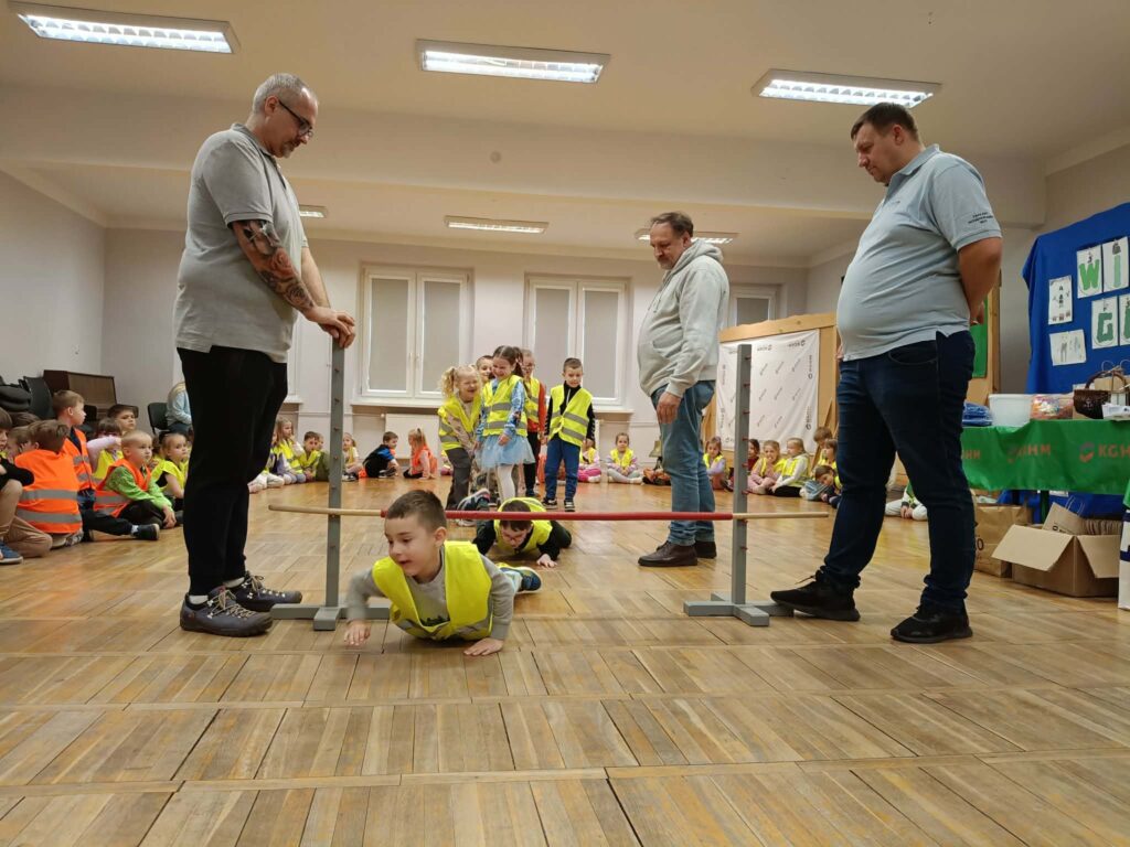 Spotkanie przedszkolaków z wolontariuszami z KGHM.